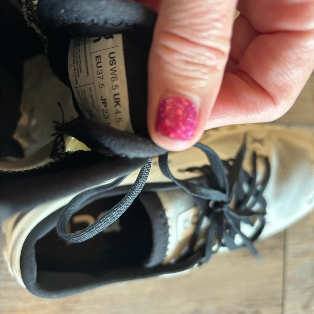 On Cloud X Running Women's Athletic Shoes in White and Black Size 6.5 - Picture 13 of 15